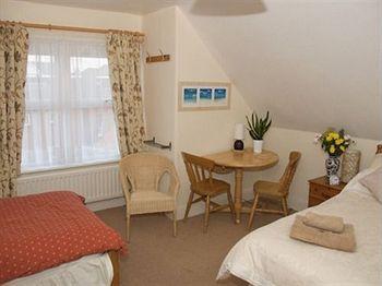 Harlequin Guest House With Parking Weymouth Bagian luar foto